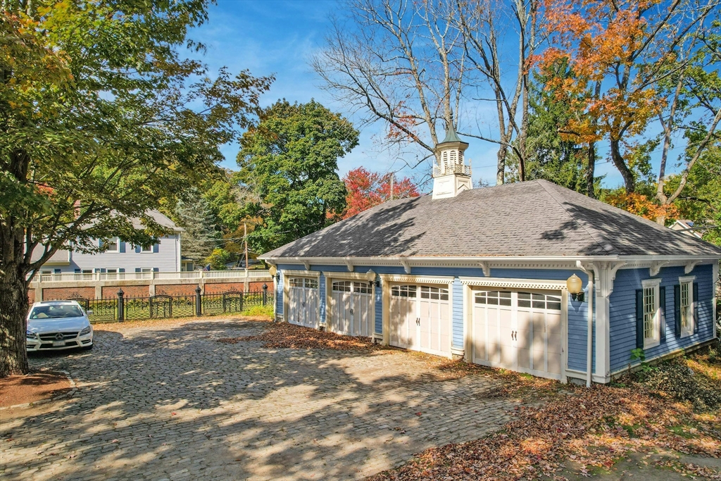 667 Grove Street Worcester, MA 01605 - Photo 3 of 42