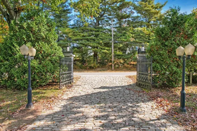 $1,199,000 | 667 Grove Street, Worcester, MA 01605