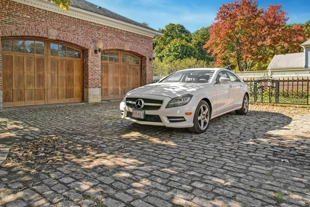 $1,199,000 | 667 Grove Street, Worcester, MA 01605