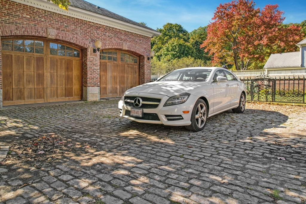 667 Grove Street Worcester, MA 01605 - Photo 10 of 42