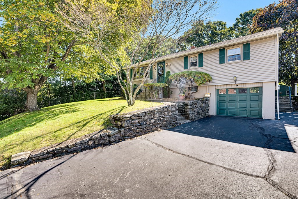 32 Villa Road Shrewsbury, MA 01545 - Photo 3 of 39 Gallery Image 3