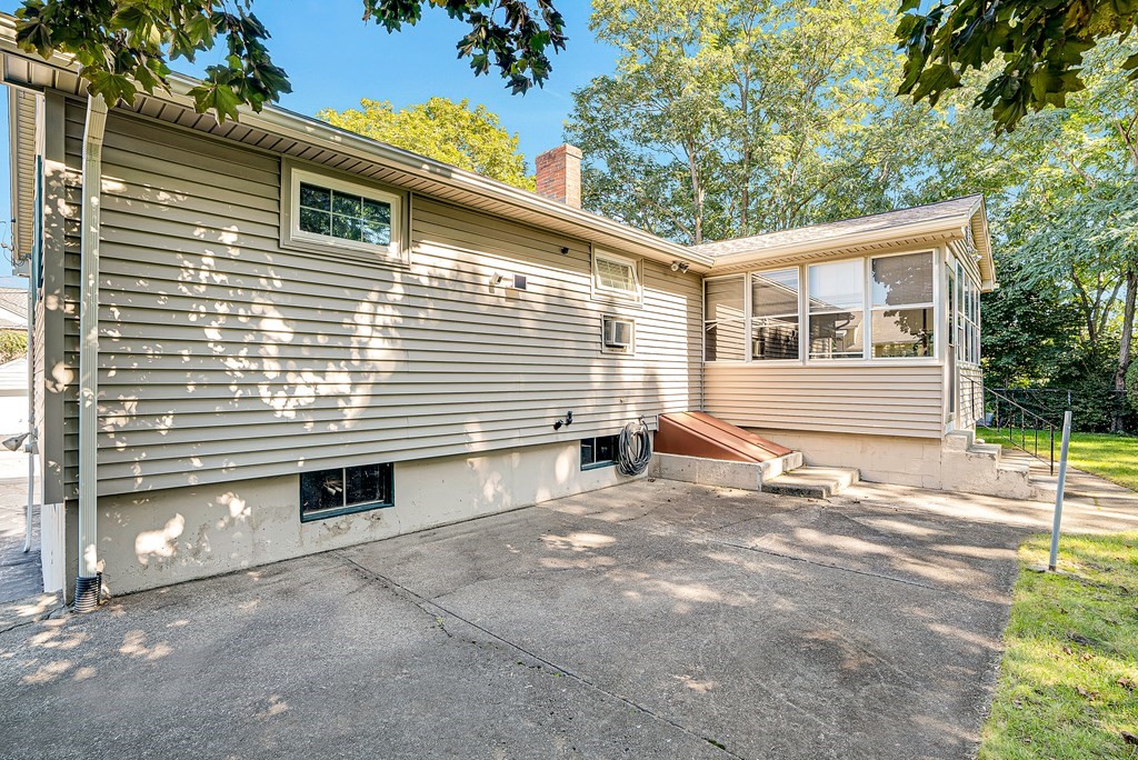 32 Villa Road Shrewsbury, MA 01545 - Photo 9 of 39 Gallery Image 9