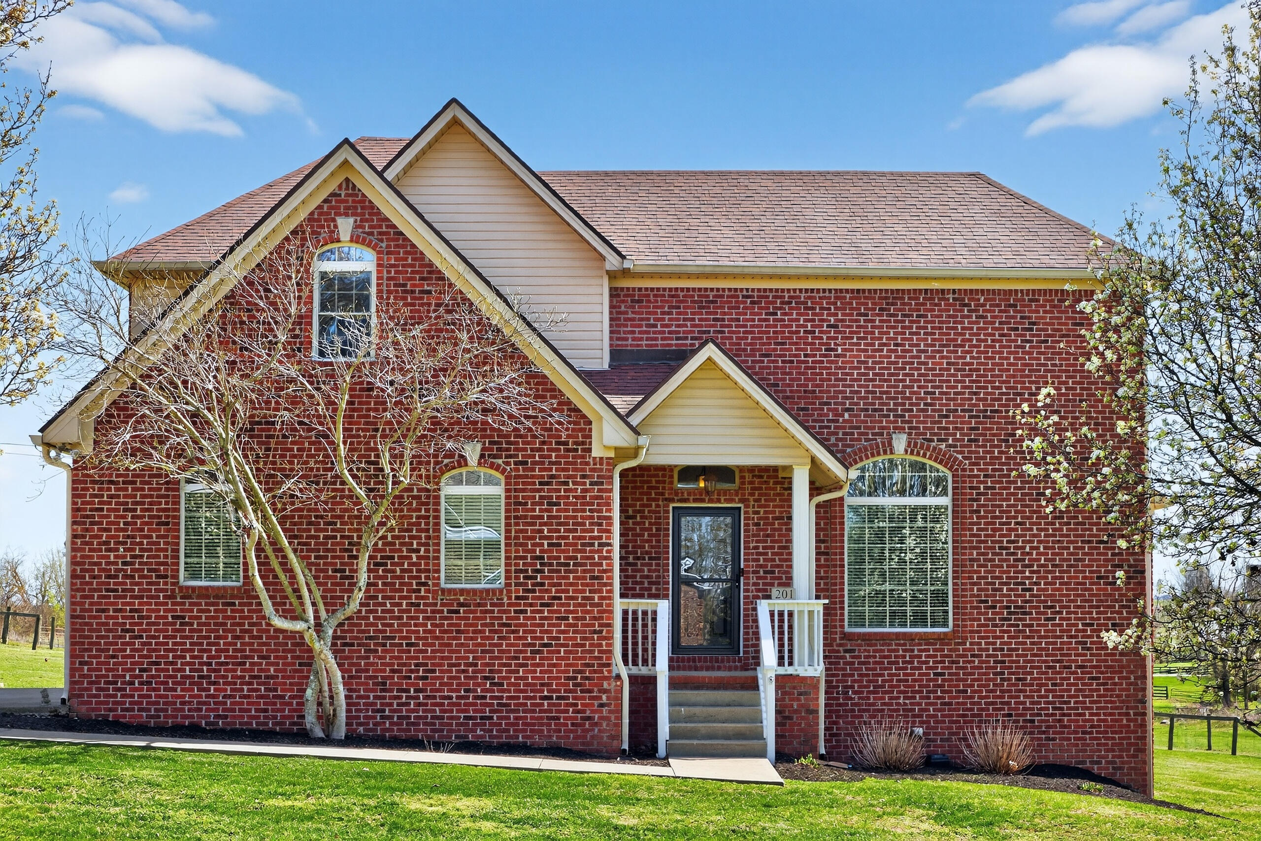 201 Squires Pointe Road Paris, KY 40361 - Photo 1 of 59 101