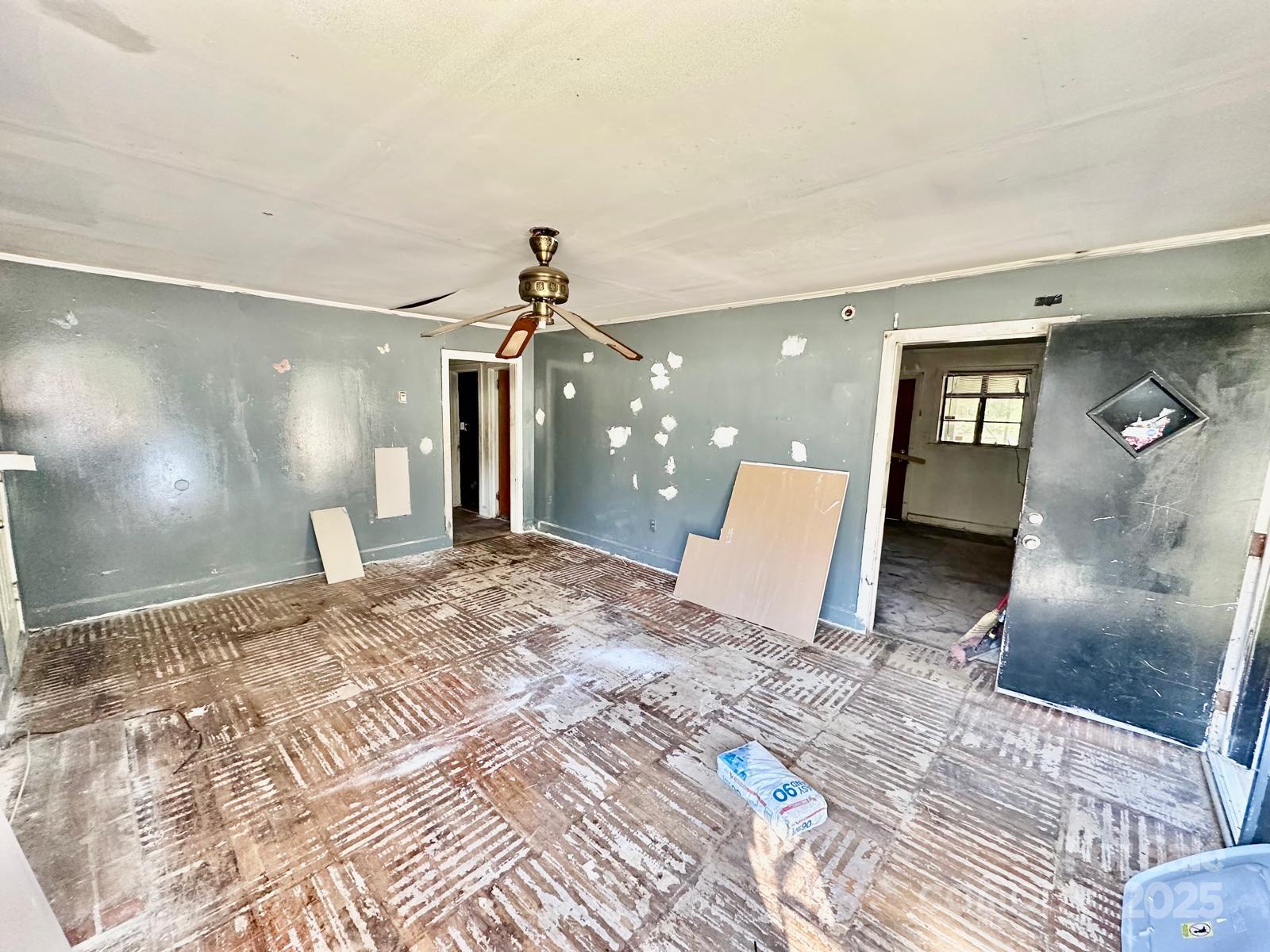 1016 East Arch Street Lancaster, SC 29720 - Photo 11 of 28 a view of a livingroom with a furniture