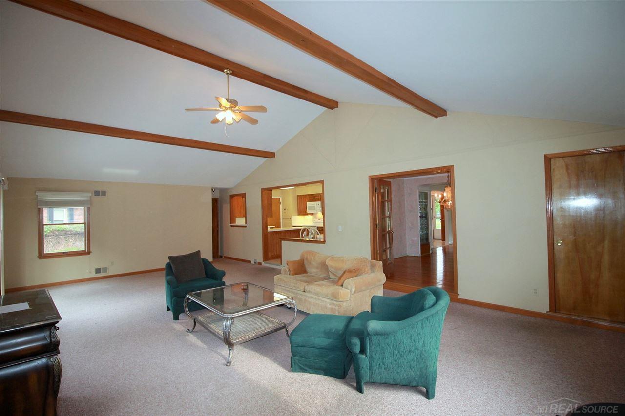 954 South Renaud Road Grosse Pointe Woods, MI 48236 - Photo 22 of 46