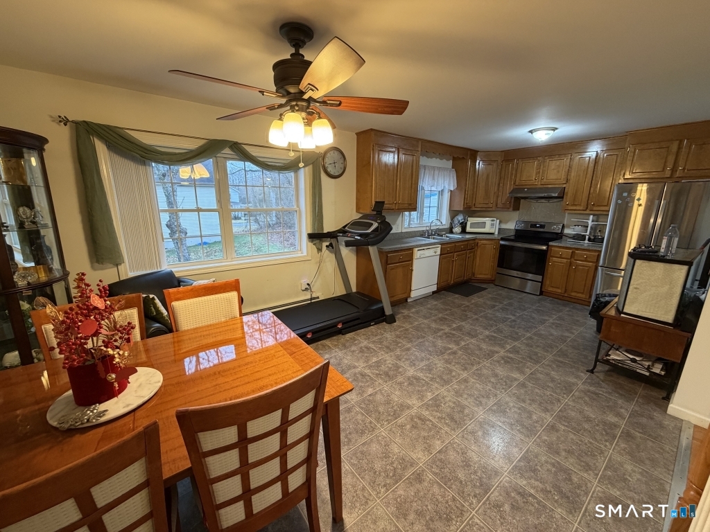 5 Thamesview Road Norwich, CT 06360 - Photo 6 of 22 Gallery Image 6