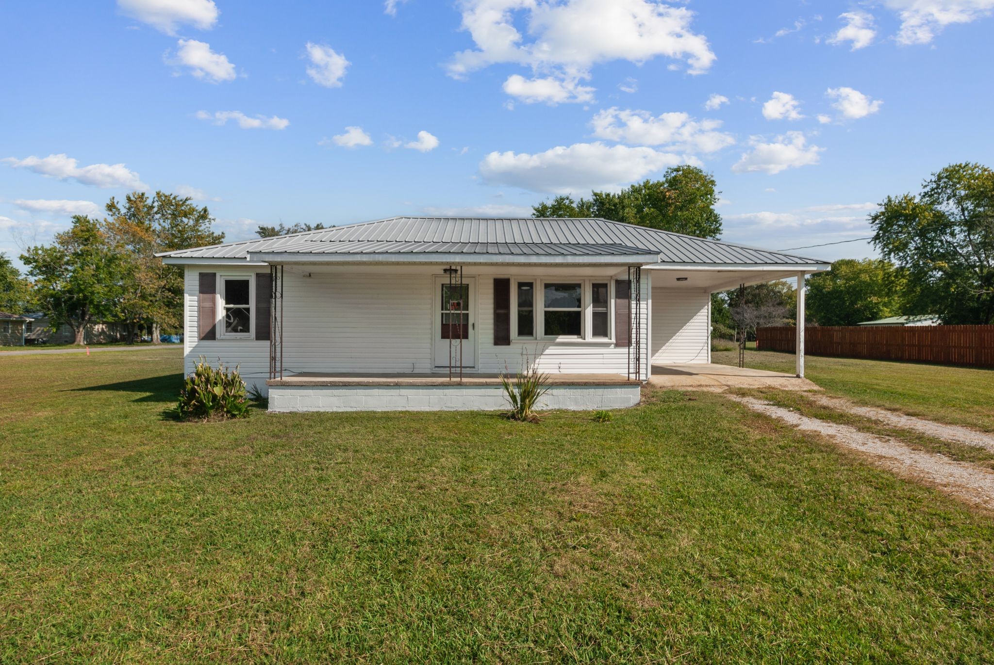 731 Smith Avenue Hohenwald, TN 38462 - Photo 3 of 28