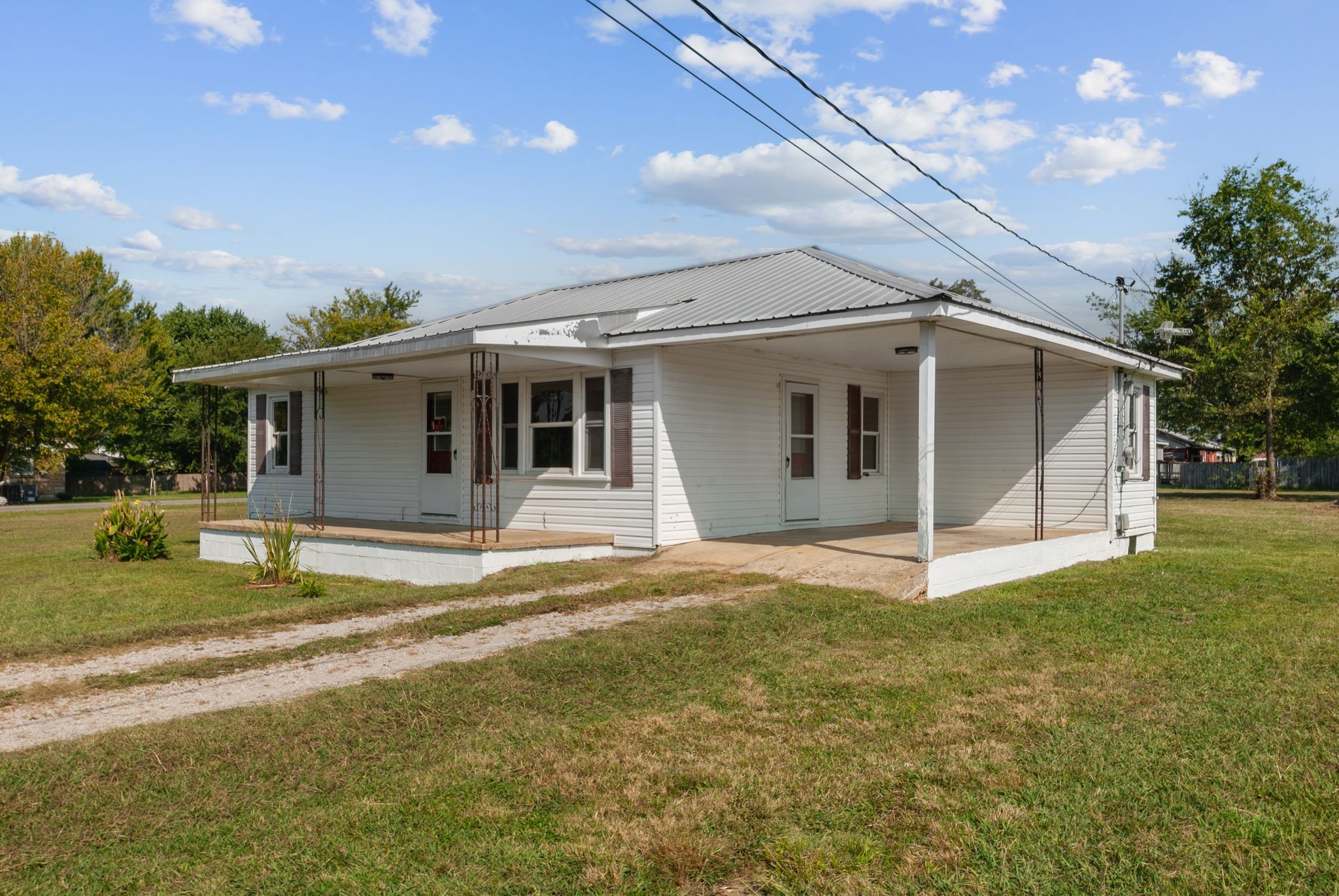 731 Smith Avenue Hohenwald, TN 38462 - Photo 5 of 28 a view of a house with a big yard and large tree