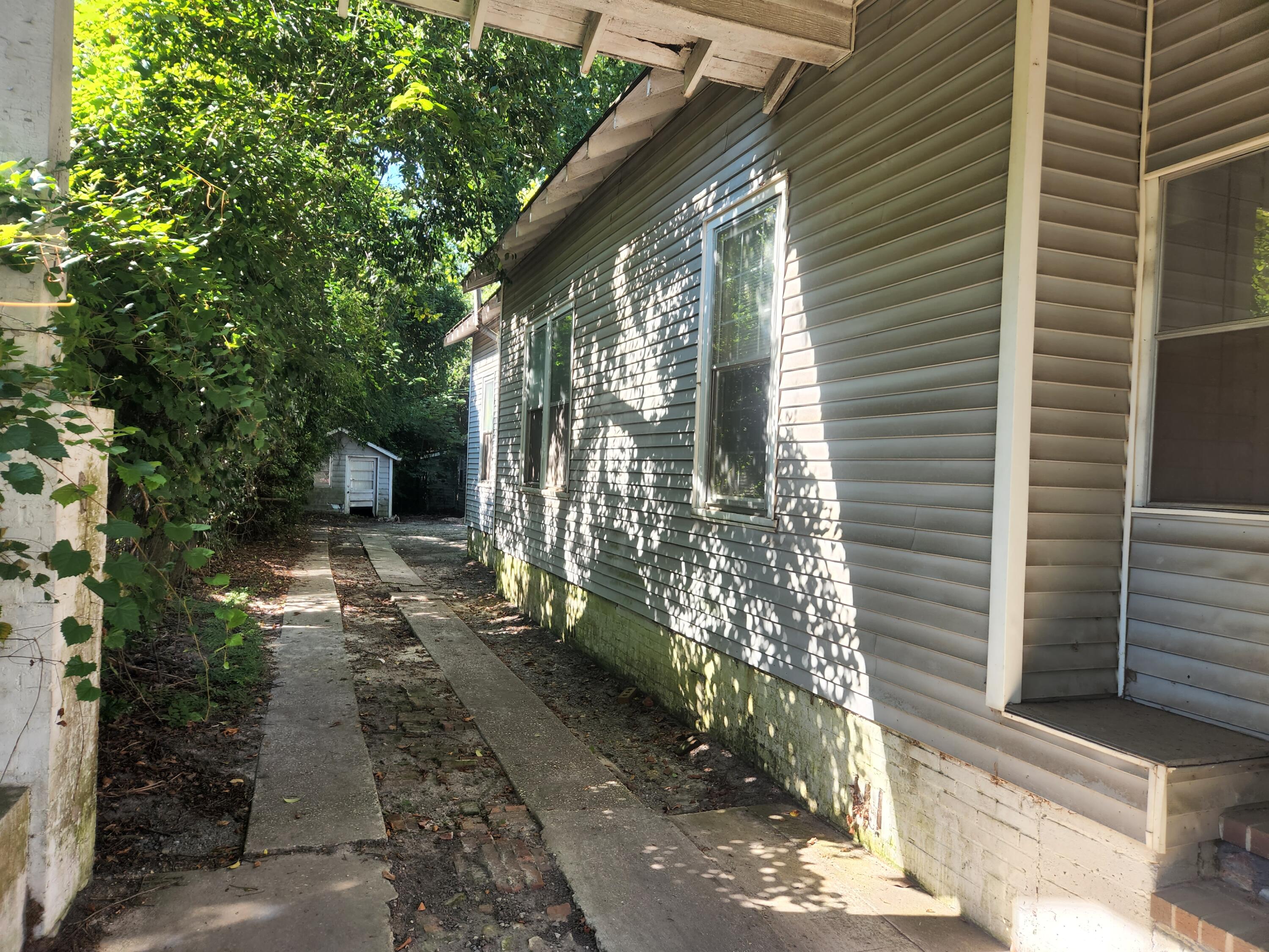 404 West Hampton Avenue Sumter, SC 29150 - Photo 2 of 5 20250829_102656