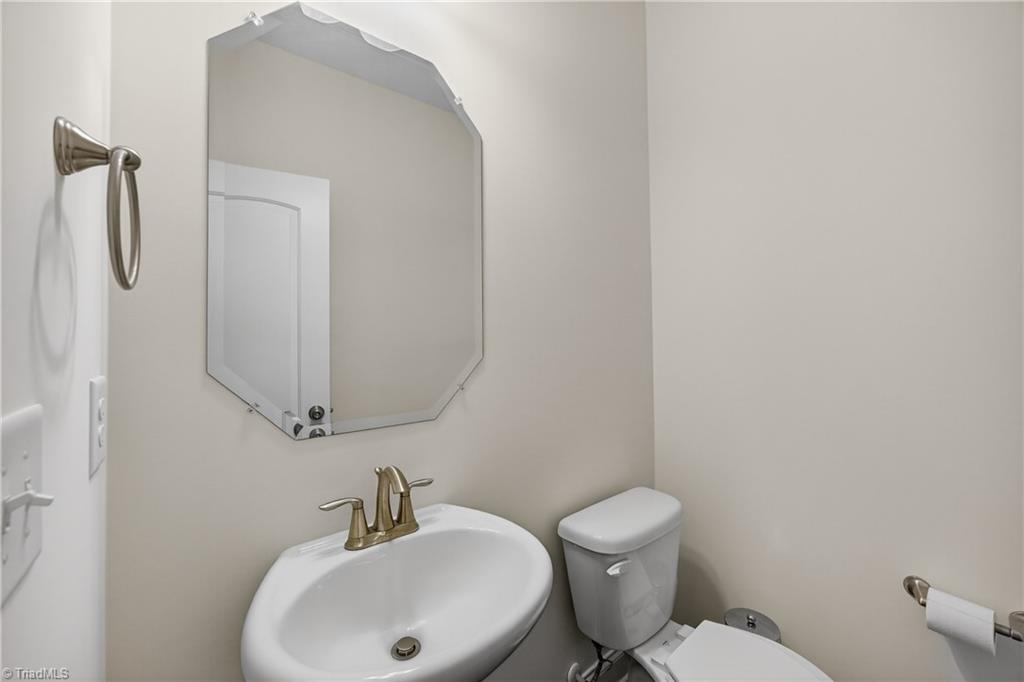 2511 Copperleaf Court High Point, NC 27265 - Photo 16 of 43