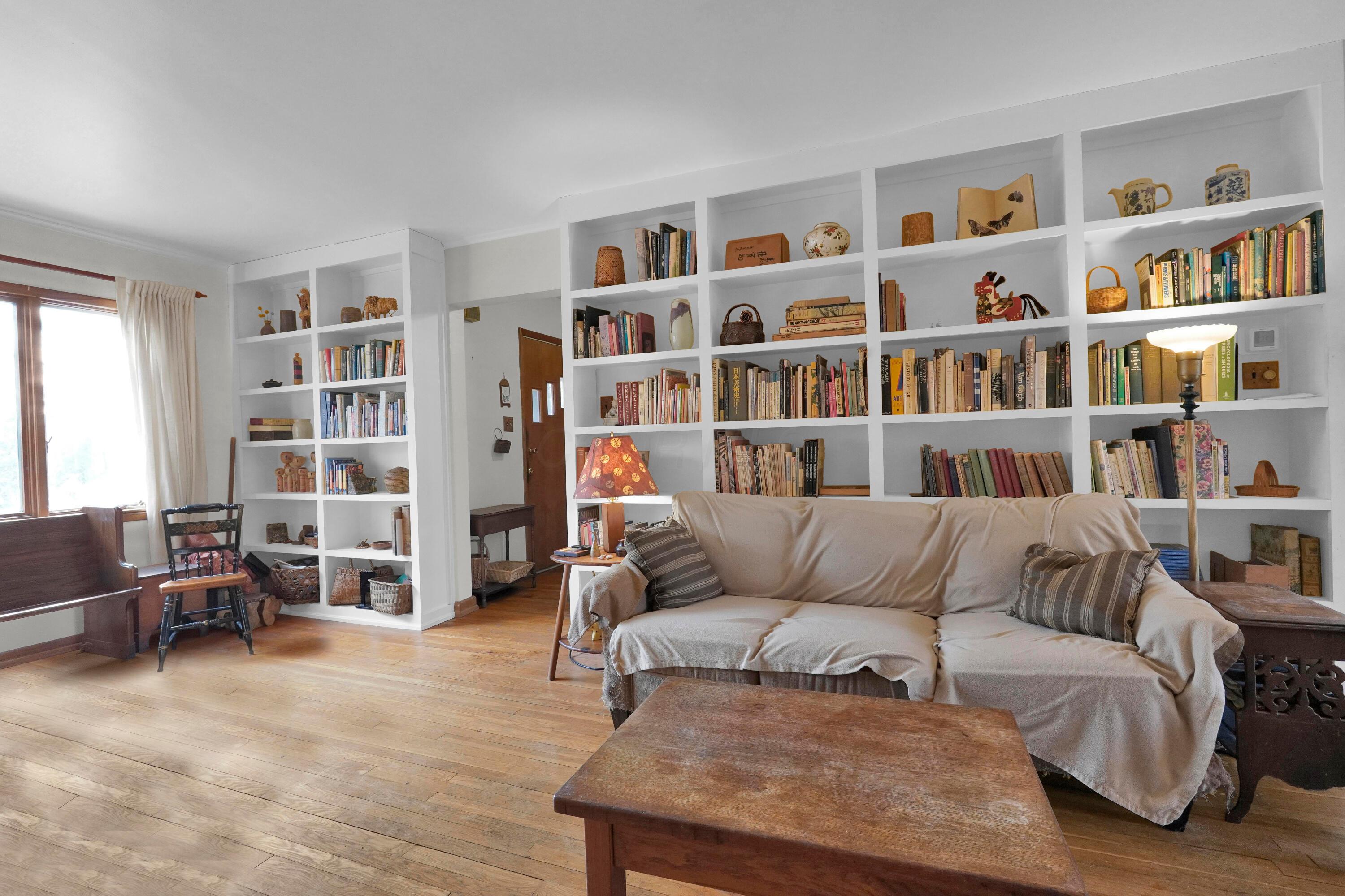 30 East Torrence Road Columbus, OH 43214 - Photo 10 of 36 Abundant Shelving!