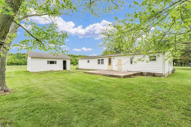 a view of a house with a yard