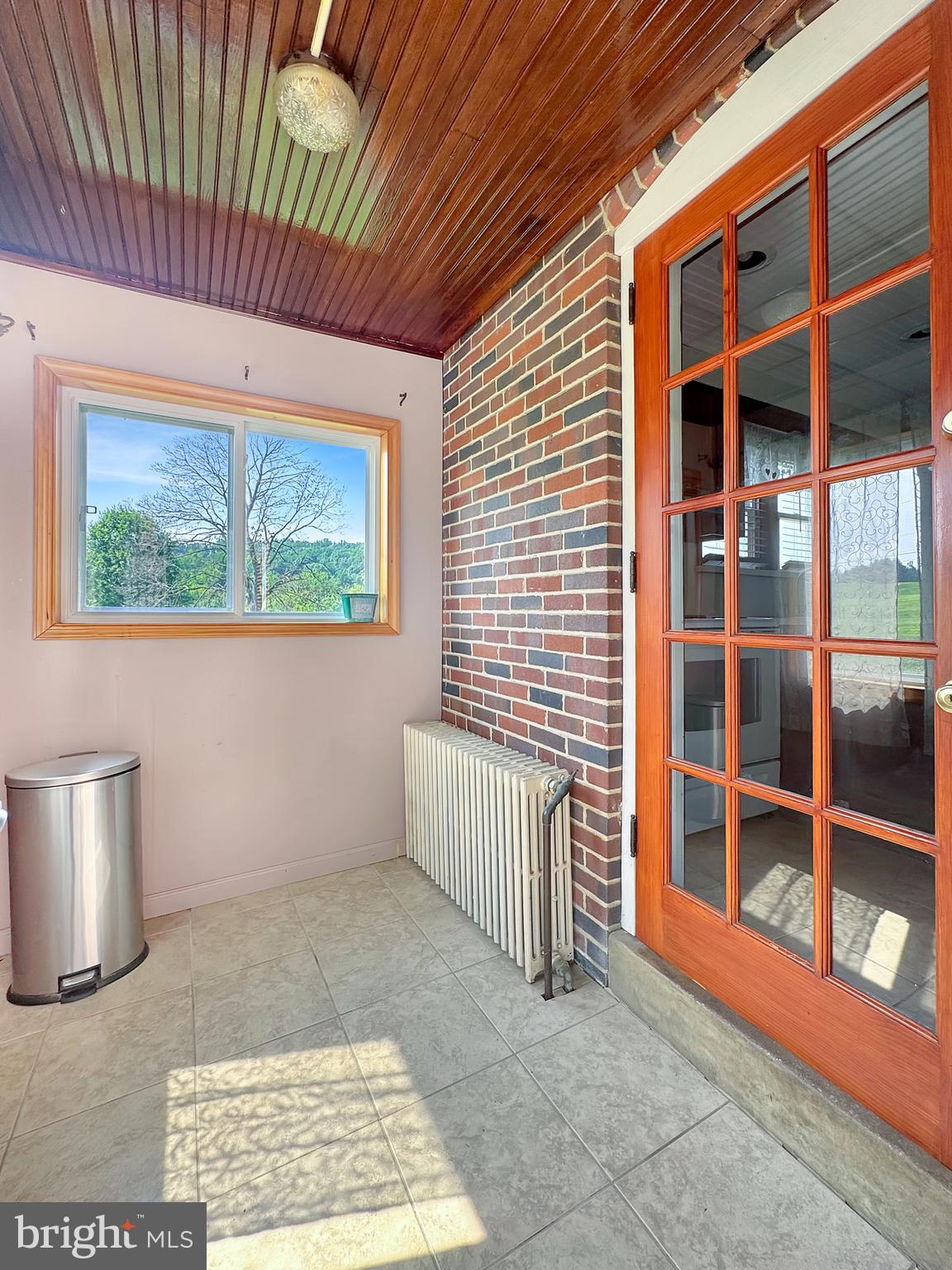 2209 North Pleasantview Road Pottstown, PA 19464 - Photo 4 of 18 Entryway