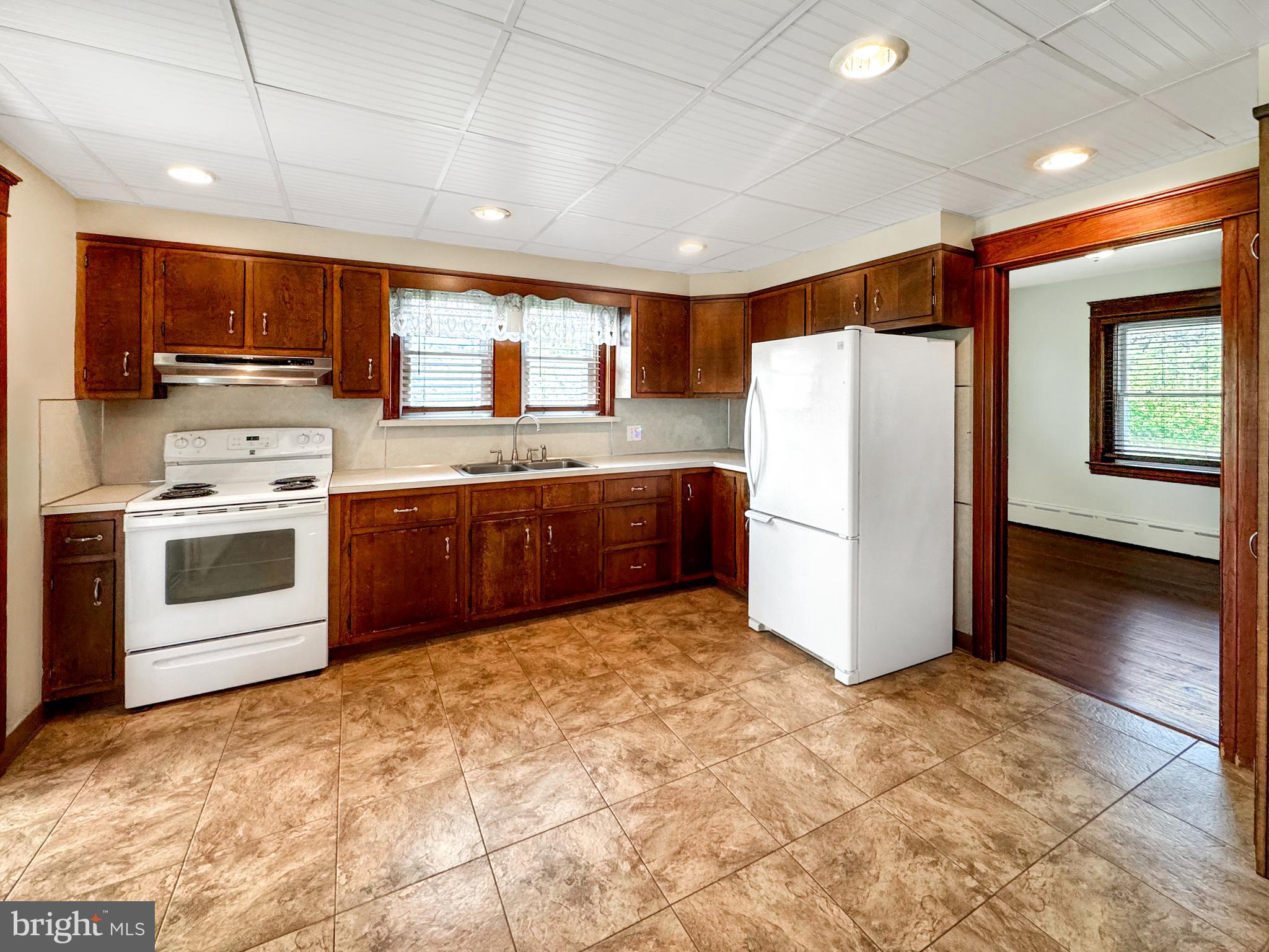 2209 North Pleasantview Road Pottstown, PA 19464 - Photo 5 of 18 Kitchen
