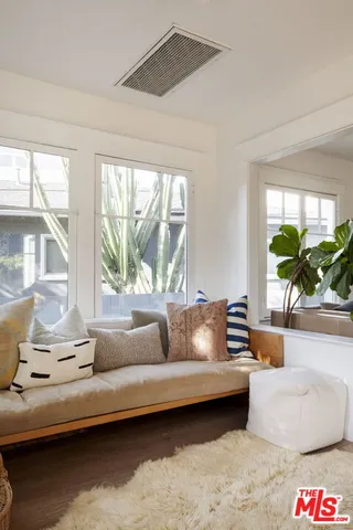 $9,250 | 601 Crestmoore Place, Venice, CA 90291