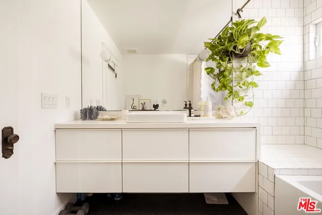 $9,250 | 601 Crestmoore Place, Venice, CA 90291