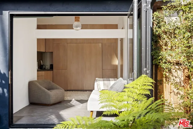 $9,250 | 601 Crestmoore Place, Venice, CA 90291