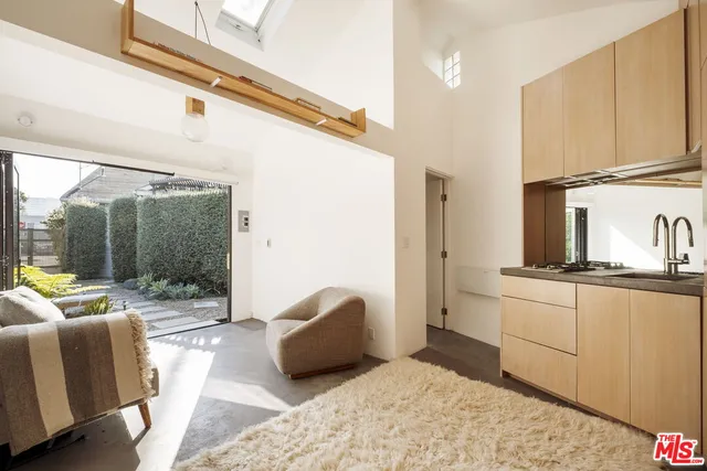 $9,250 | 601 Crestmoore Place, Venice, CA 90291