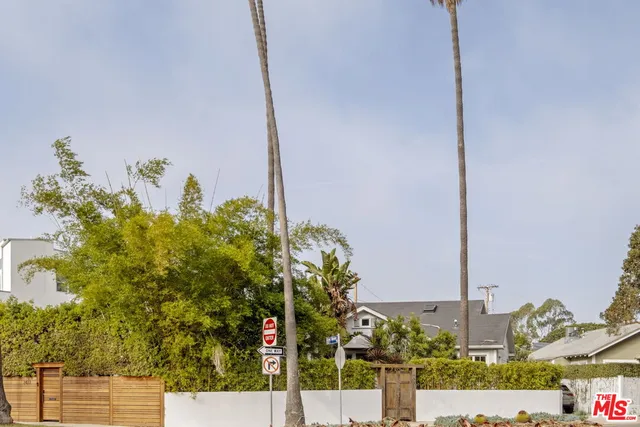 $9,250 | 601 Crestmoore Place, Venice, CA 90291