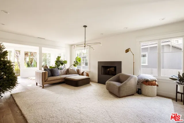 $9,250 | 601 Crestmoore Place, Venice, CA 90291