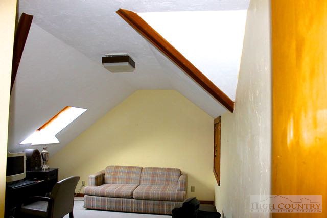 422 Rambling Road Blowing Rock, NC 28605 - Photo 5 of 14 Gallery Image 5