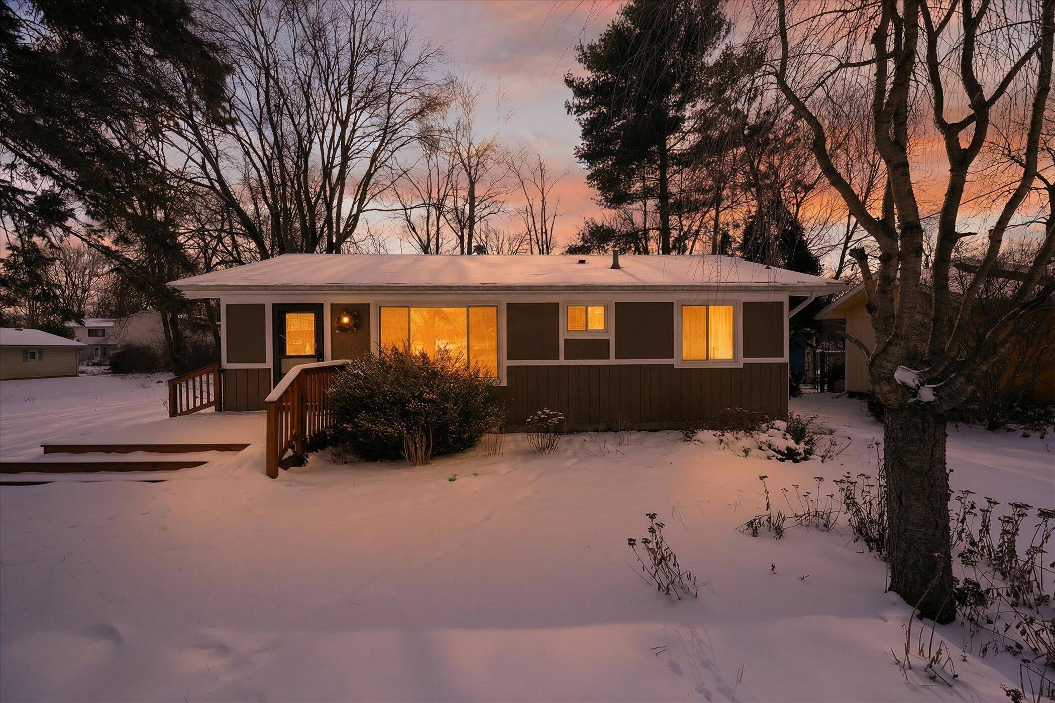 217 Portage Street Pinckney, MI 48169 - Photo 2 of 35 01-217-Portage-St-Pinckney-MI-48169-Wind