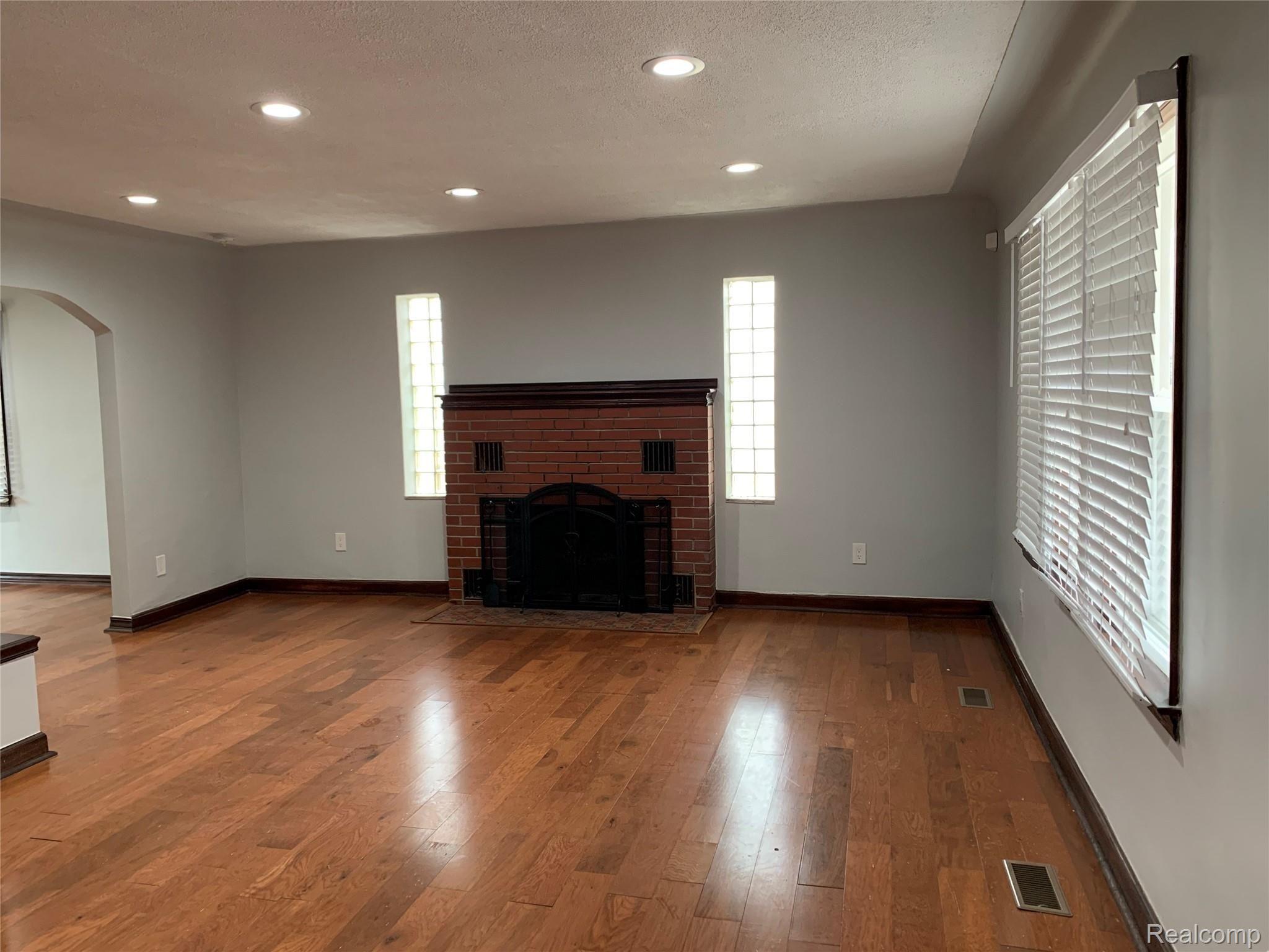 5565 Chicago Road Warren, MI 48092 - Photo 5 of 17 IMG_2328.JPG