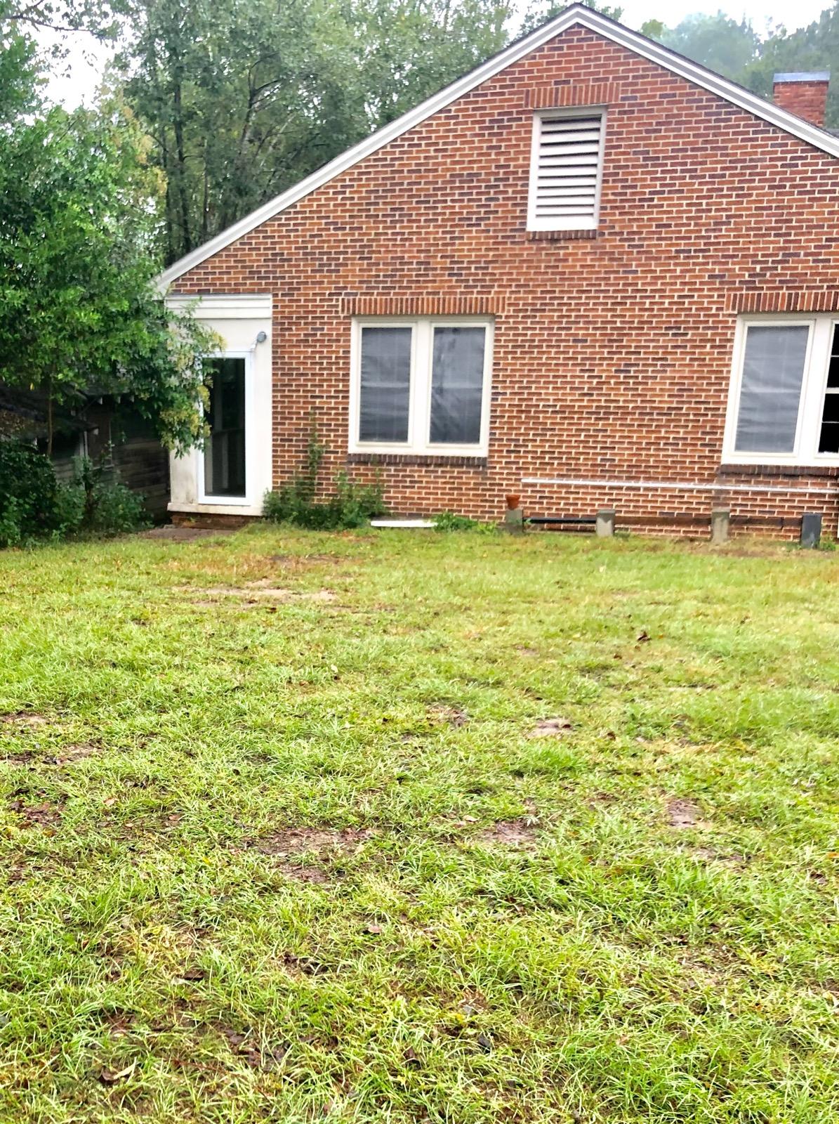 306 Robinson Street Rockingham, NC 28379 - Photo 3 of 11 306 Robinson Backyard