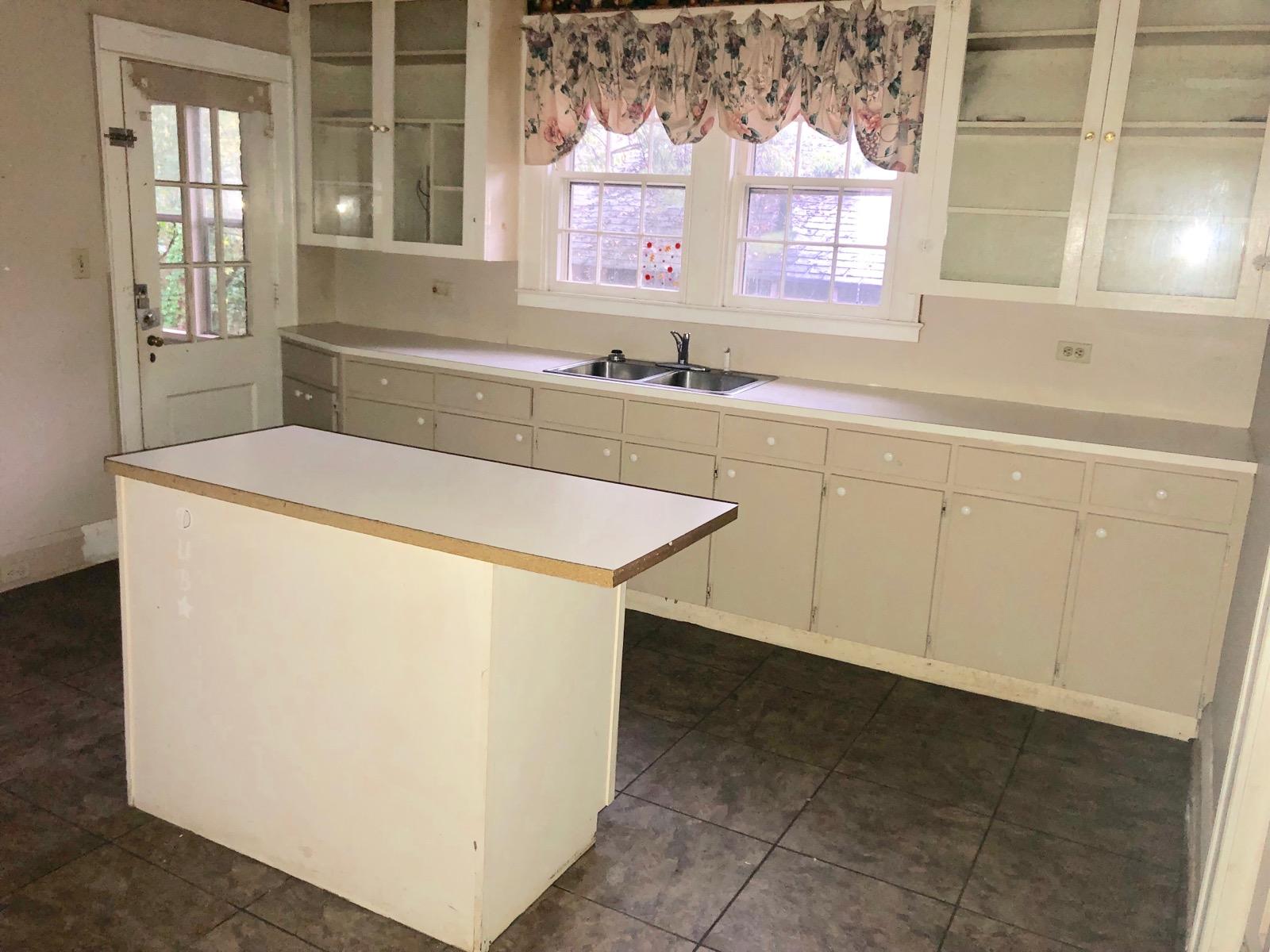 306 Robinson Street Rockingham, NC 28379 - Photo 8 of 11 306 Robinson Kitchen