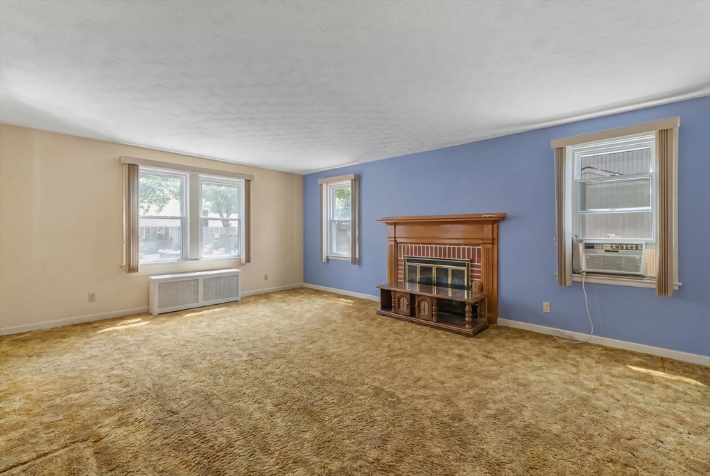 27 Kinnicutt Road Worcester, MA 01602 - Photo 4 of 38