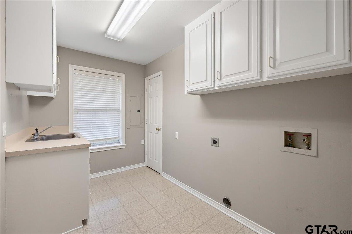 142 Parrish Rusk, TX 75785 - Photo 25 of 43 a view of cabinets and window