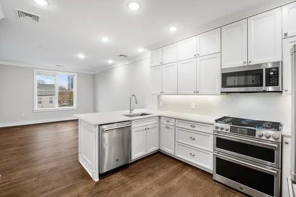 $4,400 | 28 Bright Street, Unit 306, Jersey City, NJ 07302
