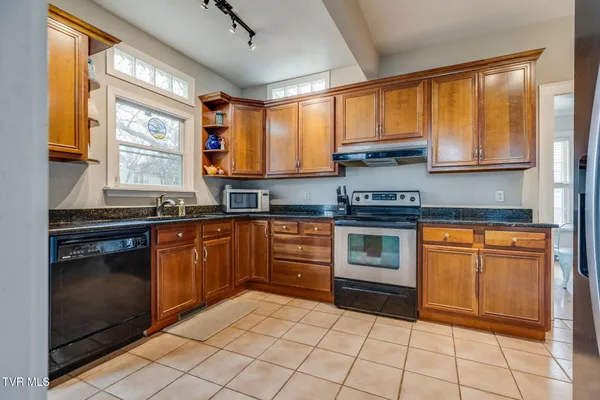 $349,900 | 911 Georgia Avenue, Bristol, TN 37620