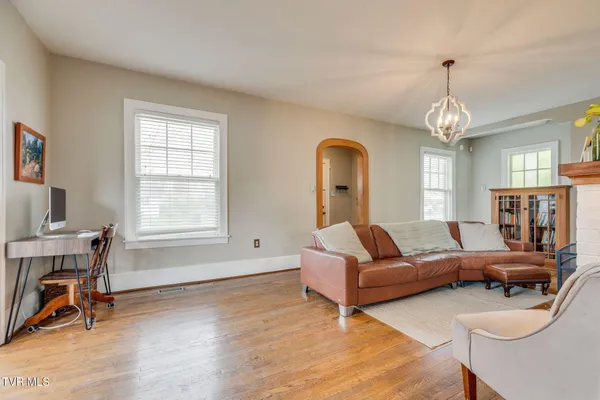 $349,900 | 911 Georgia Avenue, Bristol, TN 37620