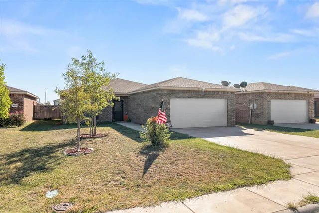 a view of a house with entertaining space