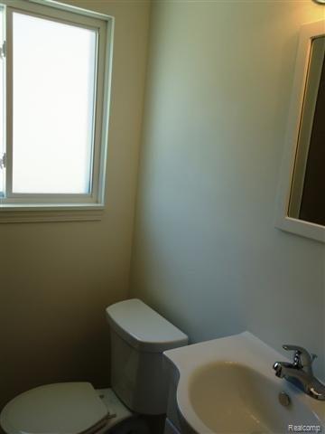 17960 Common Road Roseville, MI 48066 - Photo 7 of 9 9.jpg