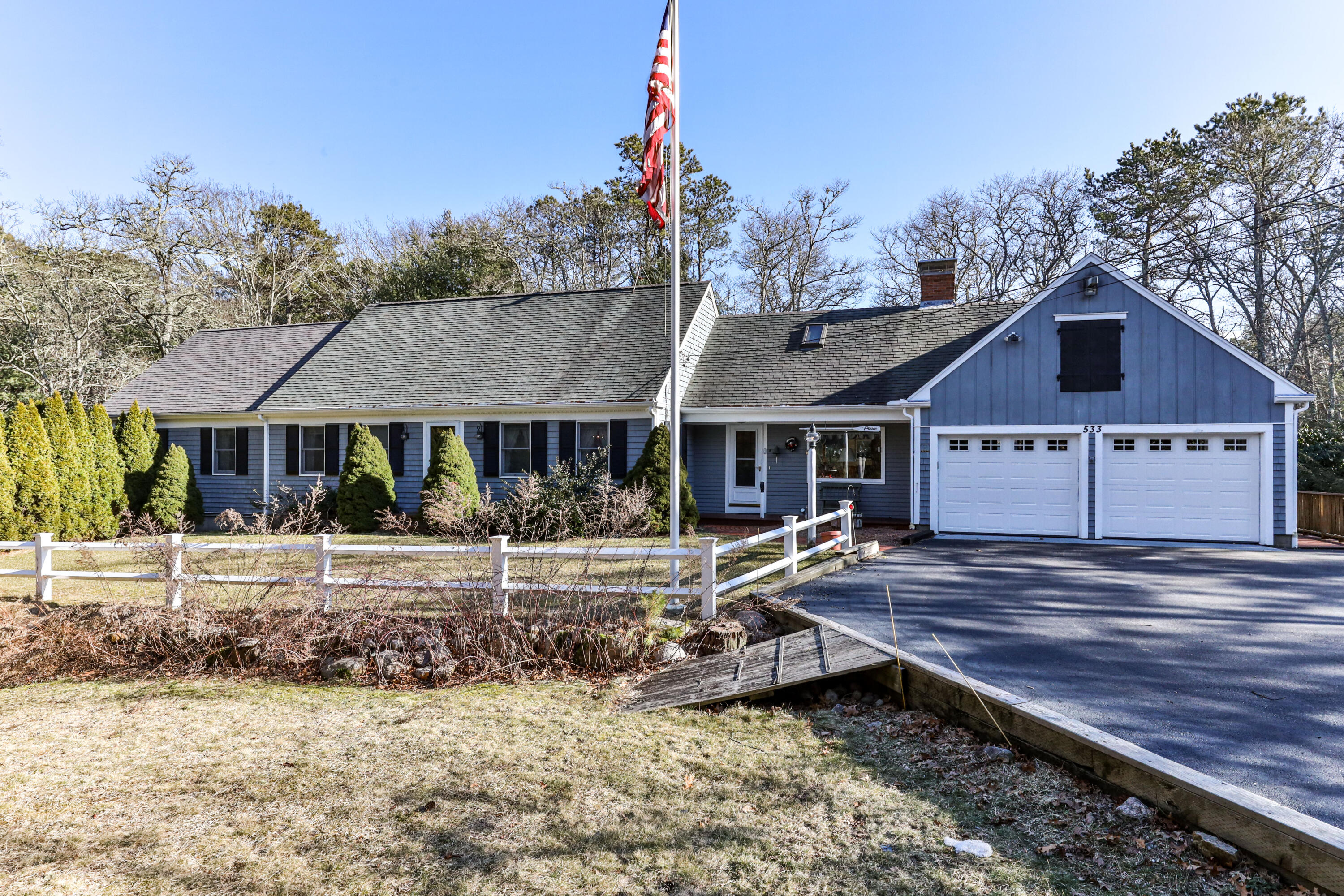533 Poponessett Road Cotuit, MA 02635 - Photo 2 of 20 533PopLR-2