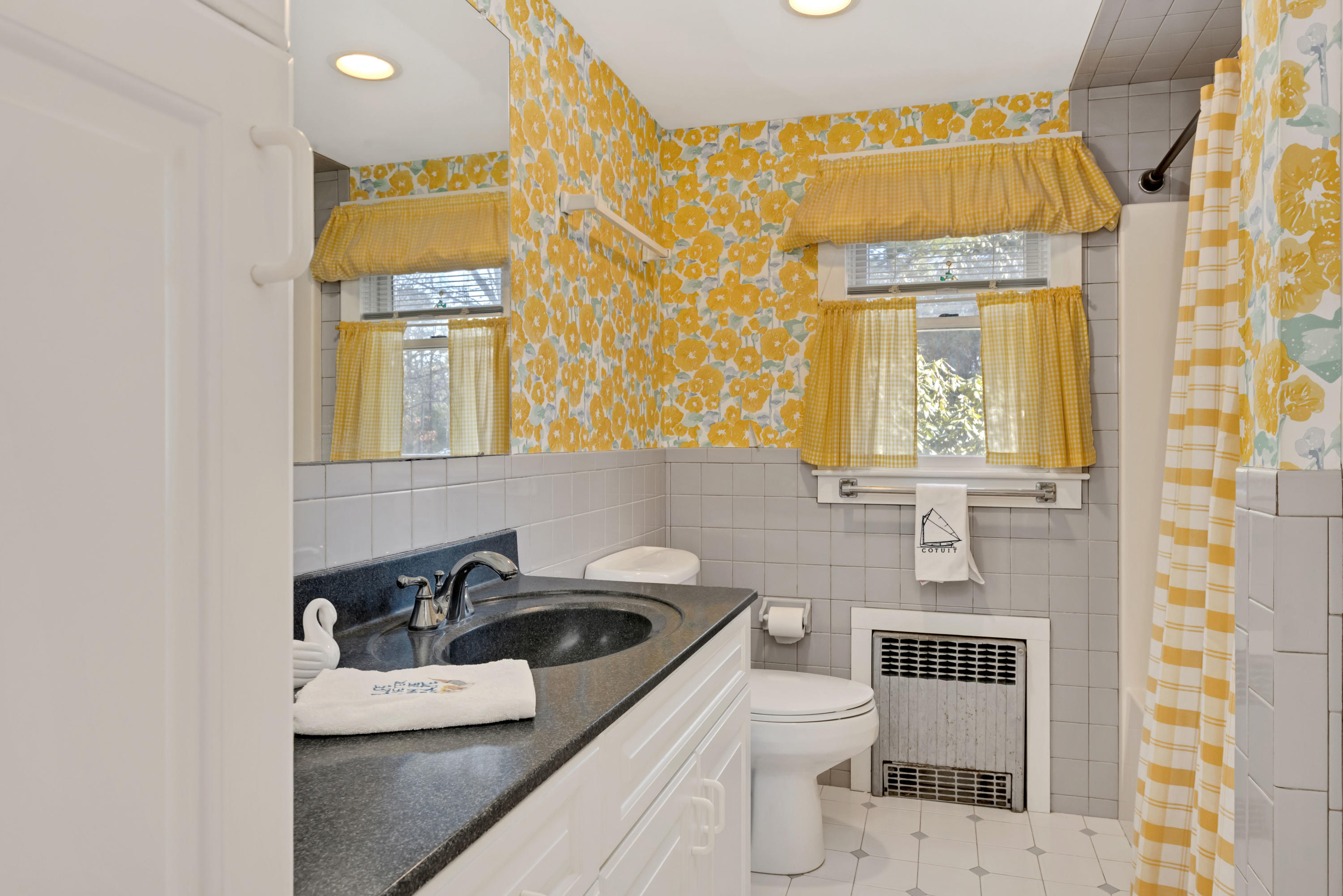 533 Poponessett Road Cotuit, MA 02635 - Photo 8 of 20 533PopLR-14