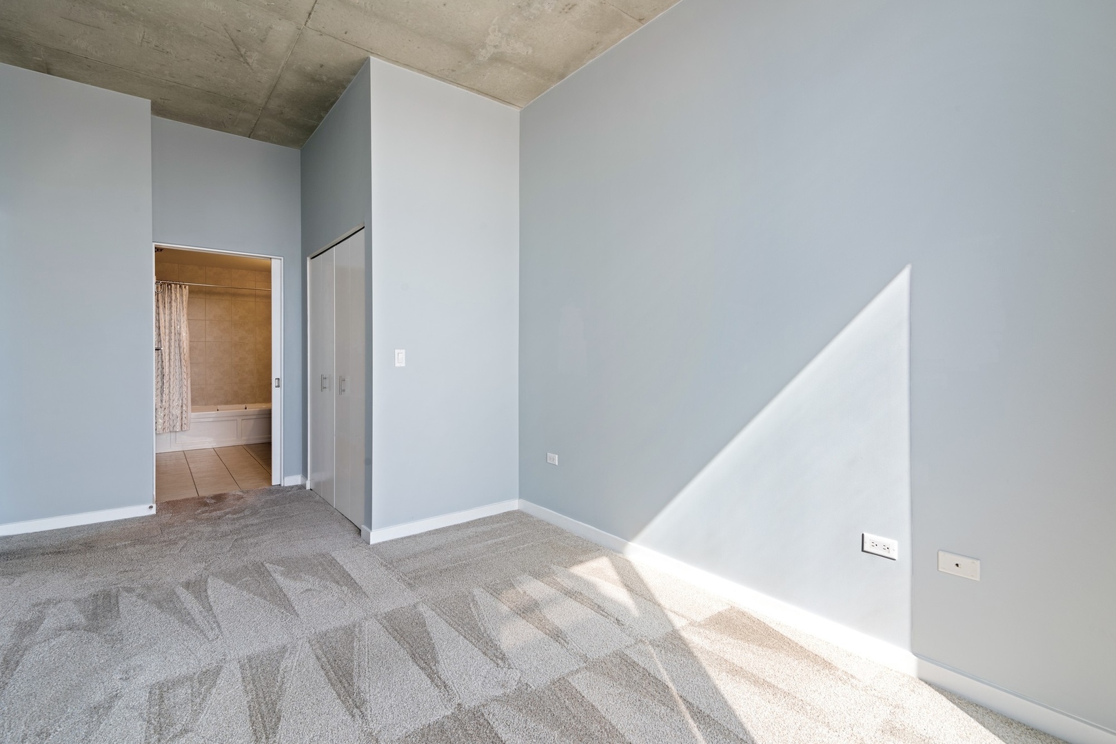 235 West Van Buren Street, Unit 2905 Chicago, IL 60607 - Photo 8 of 18 a view of a big room with closet and bathroom