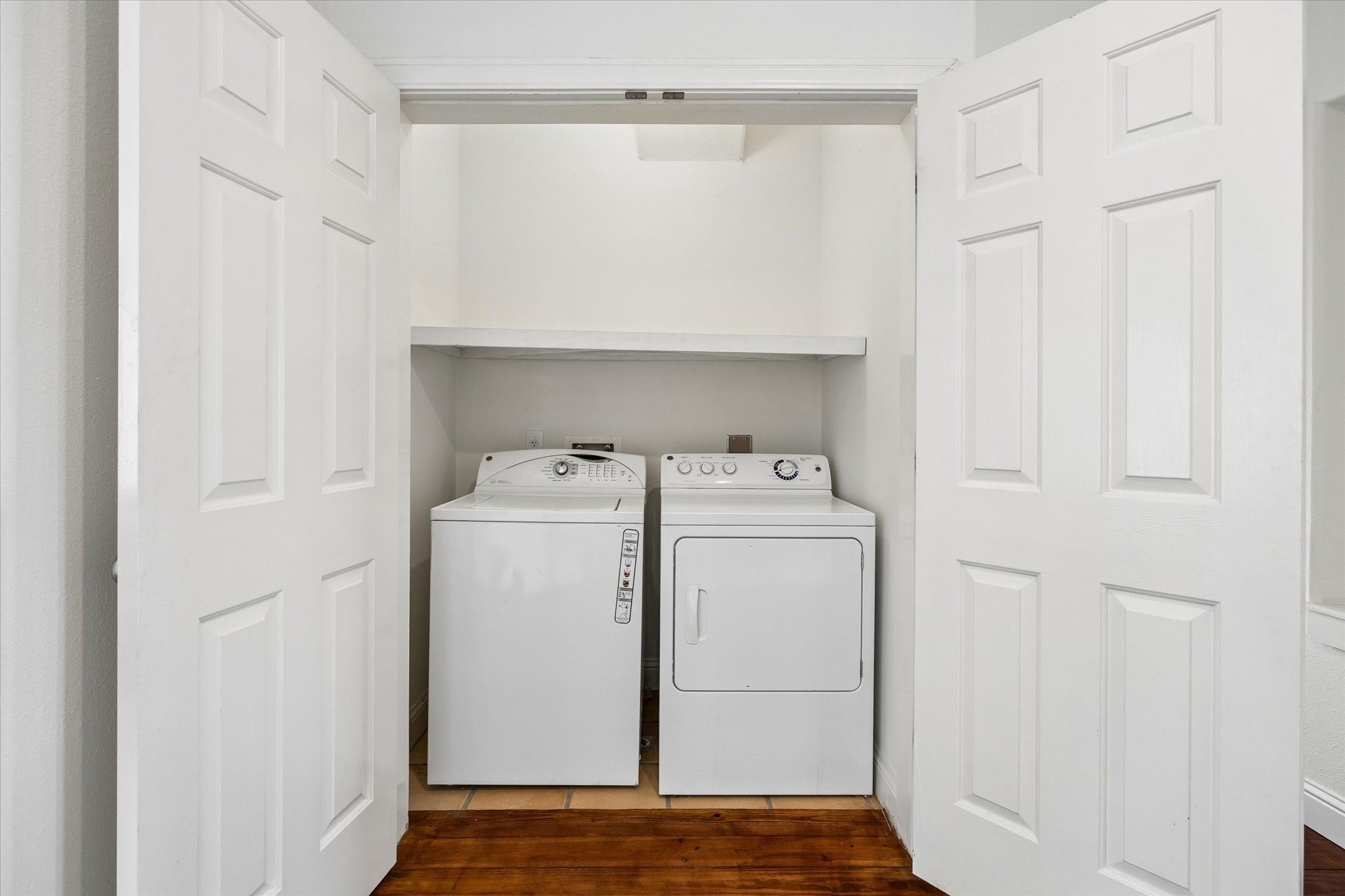 4011 Garrott Street Houston, TX 77006 - Photo 16 of 19 a utility room with dryer and washer