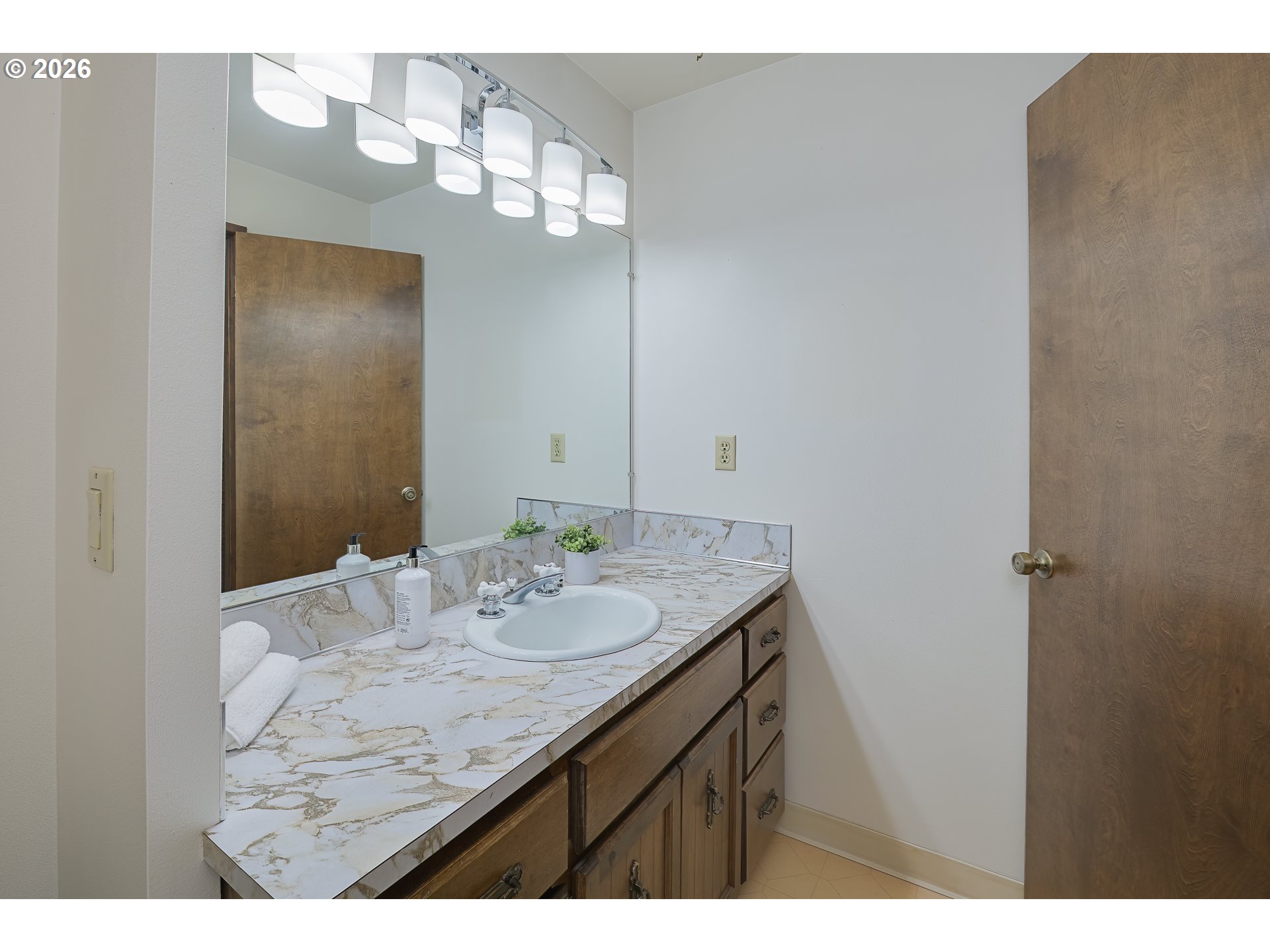 5825 Southwest Spruce Avenue Beaverton, OR 97005 - Photo 19 of 35
