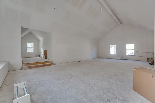 a view of empty room with window