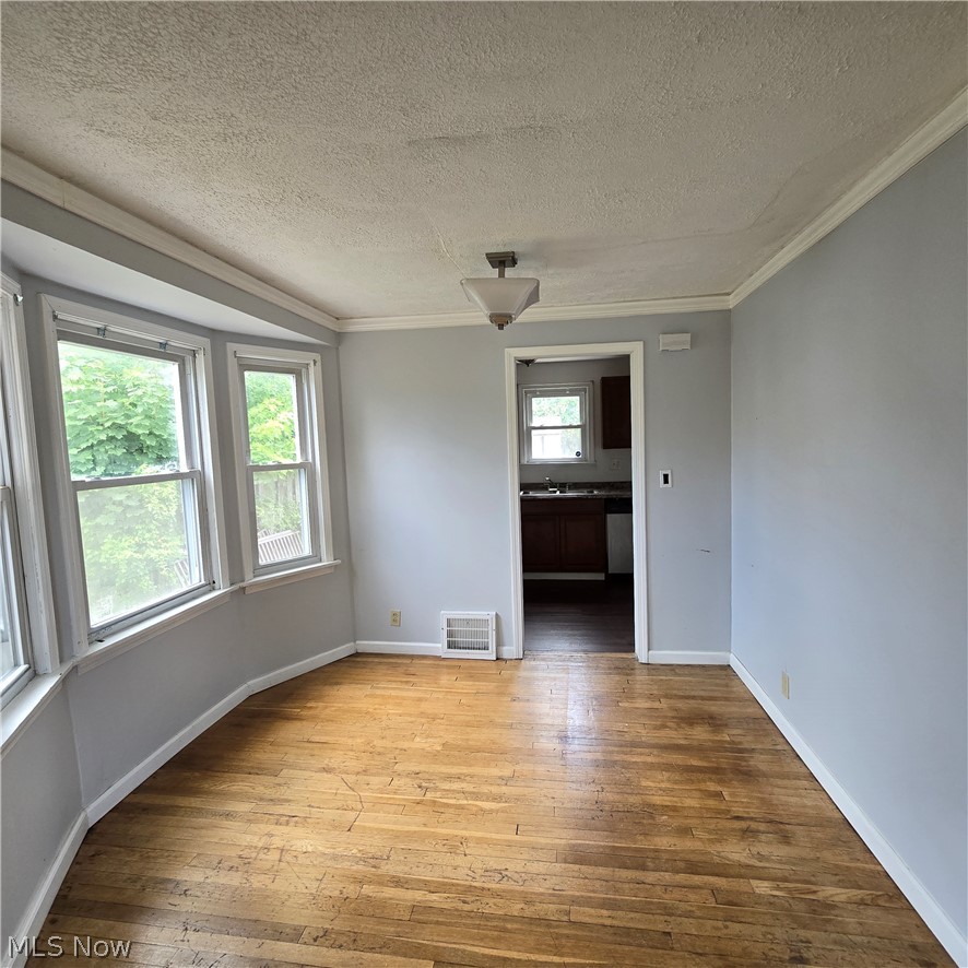 3657 Pennington Road Cleveland, OH 44120 - Photo 5 of 14 Dining area