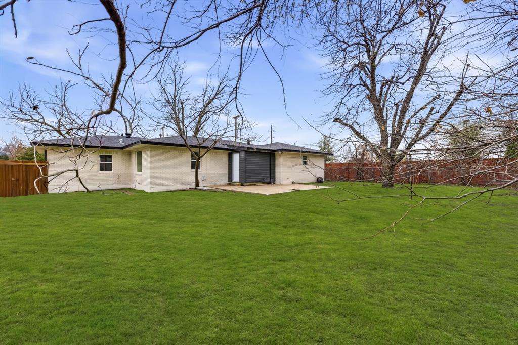 544 West Bethel Road Coppell, TX 75019 - Photo 10 of 19 a front view of house with garden