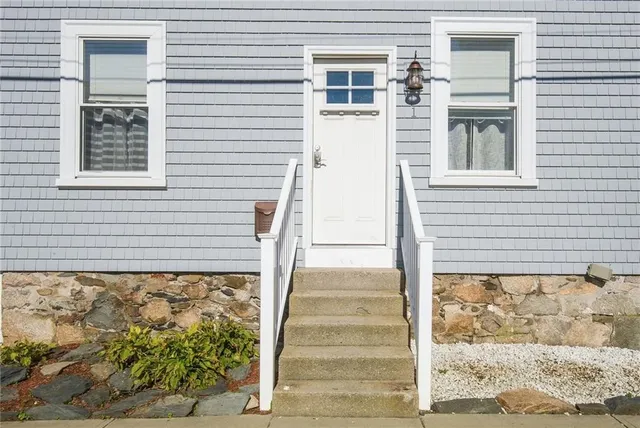 $3,100 | 1 Lucas Avenue, Newport, RI 02840