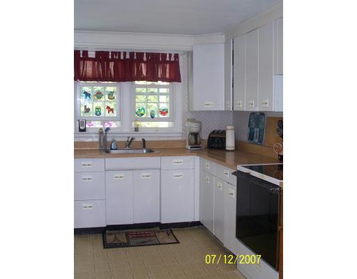 8 Huntington Road Shrewsbury, MA 01545 - Photo 4 of 13 Gallery Image 4