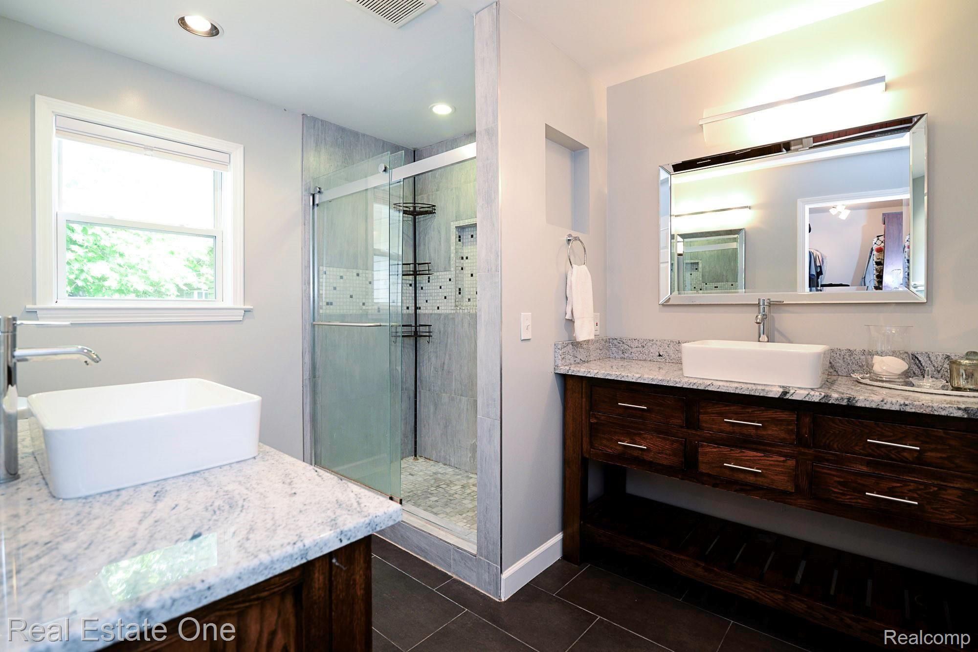 618 Brighton Lake Road Brighton, MI 48116 - Photo 18 of 50 DSC_0447.jpg