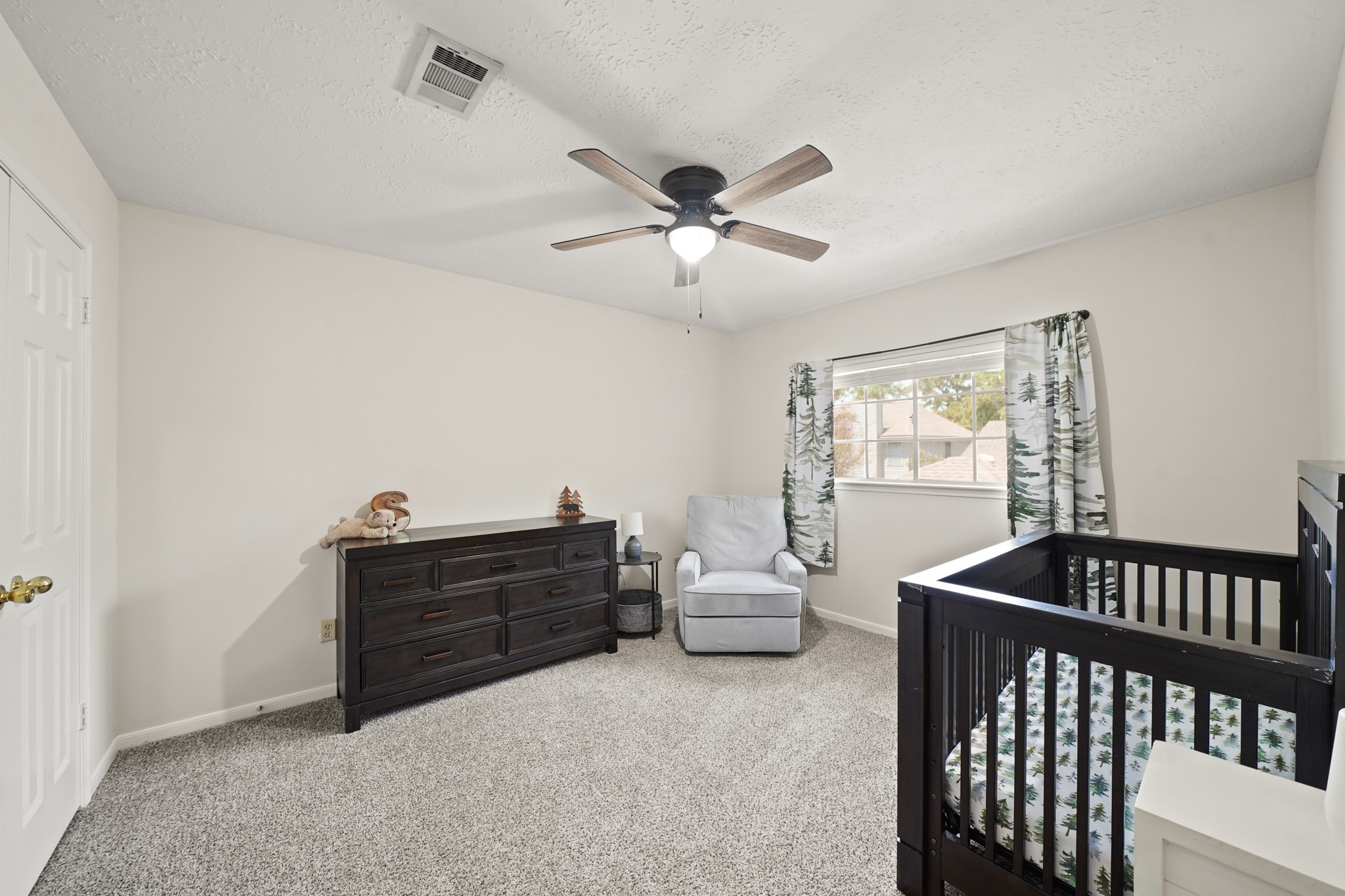 16114 Kintyre Point Road Houston, TX 77095 - Photo 28 of 39 Another well sized secondary bedroom with newer carpet and nice and spacious.