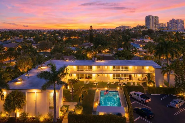 $179,900 | 3205 Southeast 7th Street, Unit 206, Pompano Beach, FL 33062