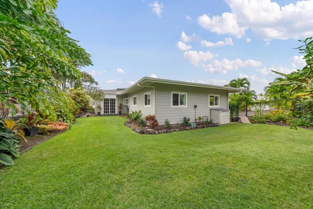 a view of a house with backyard and garden